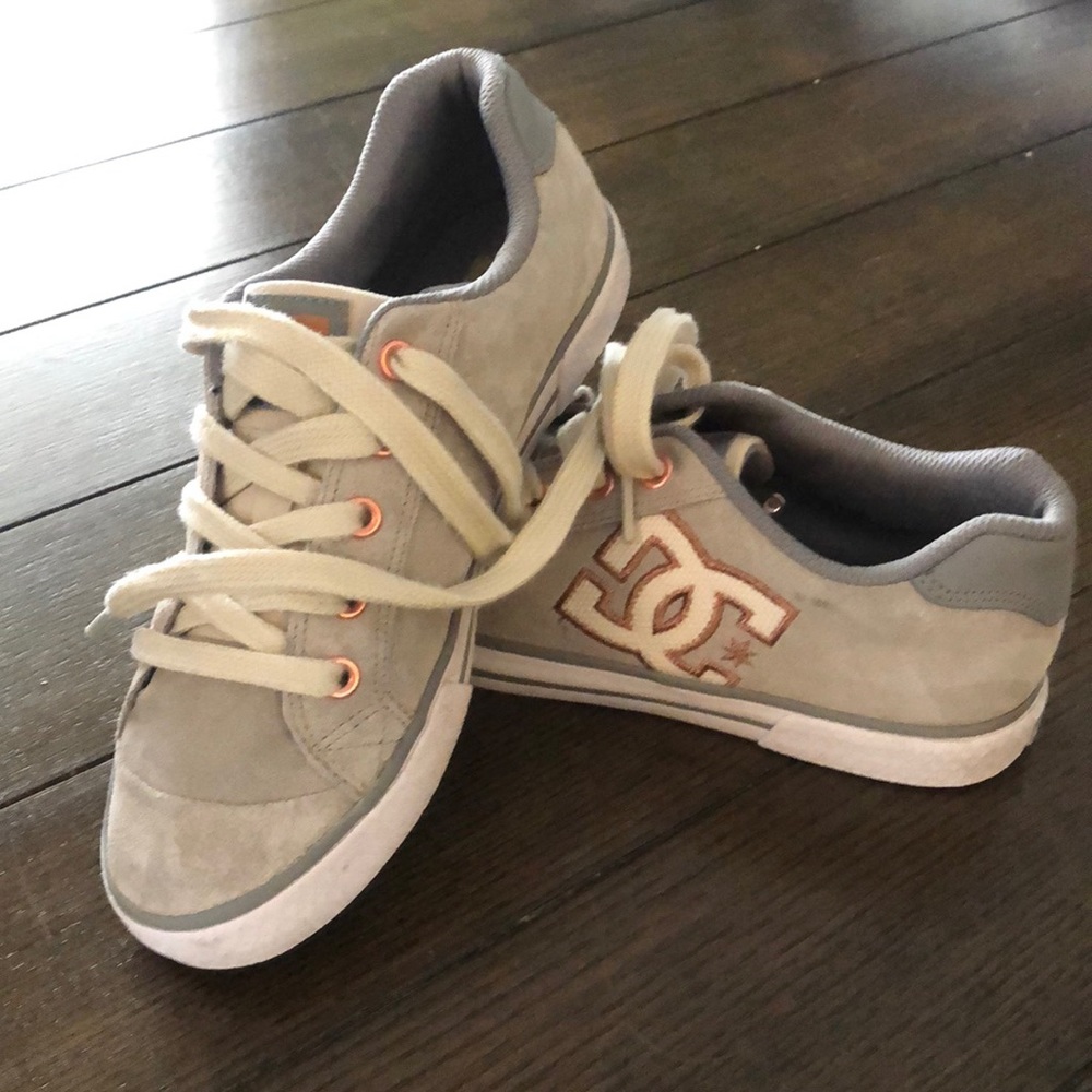 DC Sneakers 7.5 Tan Suede